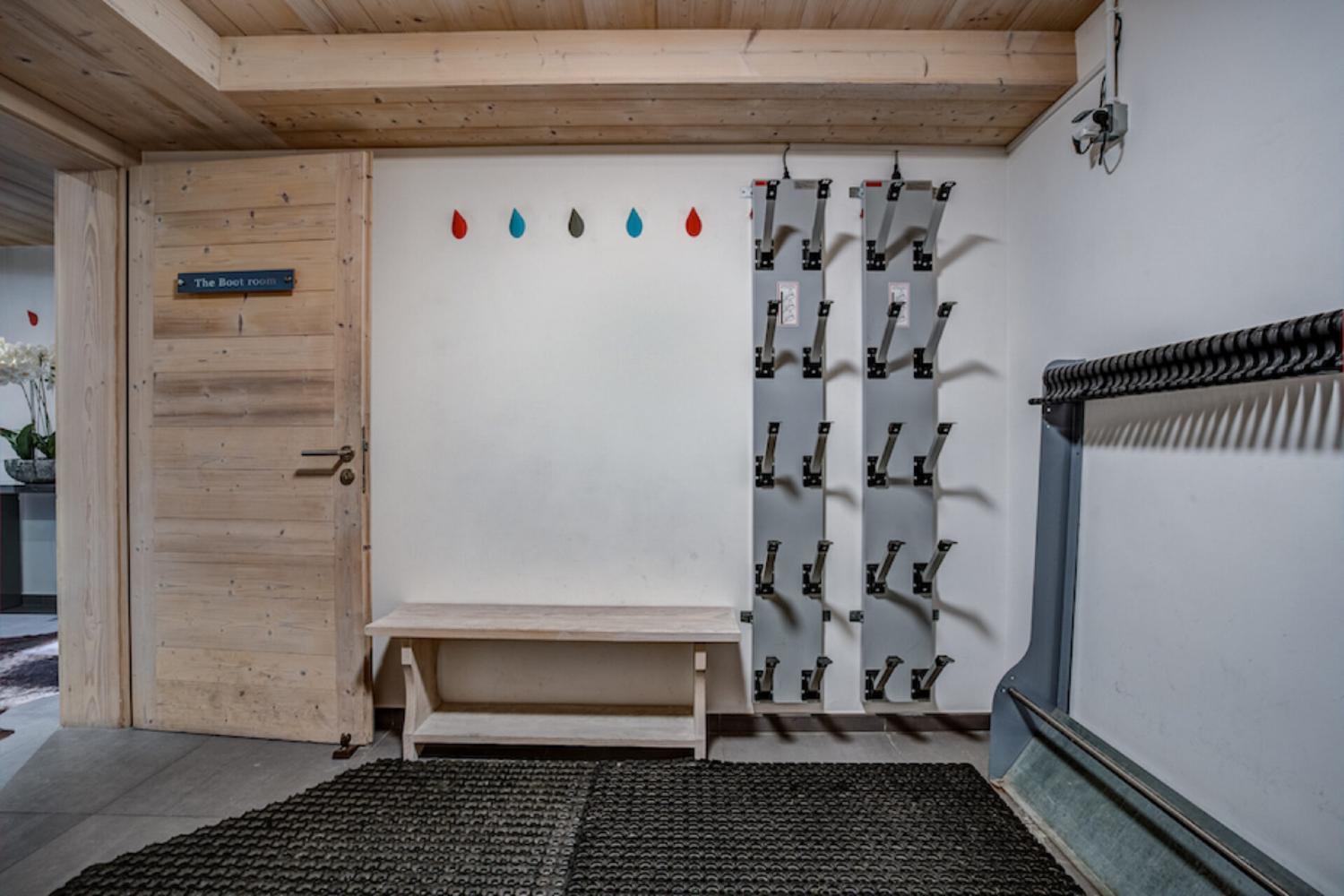 ski-room-2025-01-07-170750-ozcn-1449793