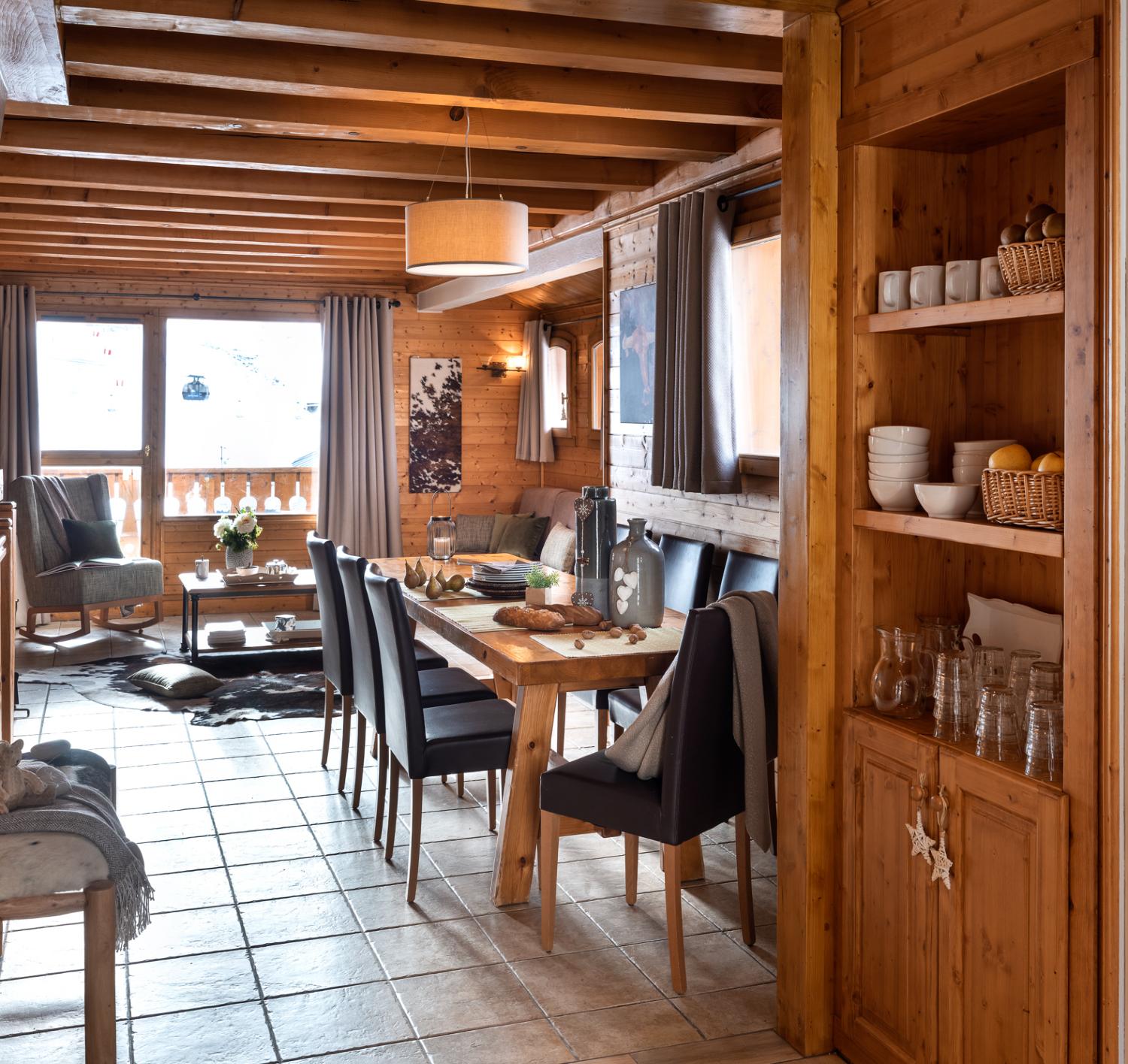 soleil1-apt14-5p8s-8pers-kitchen-dining-2-313482