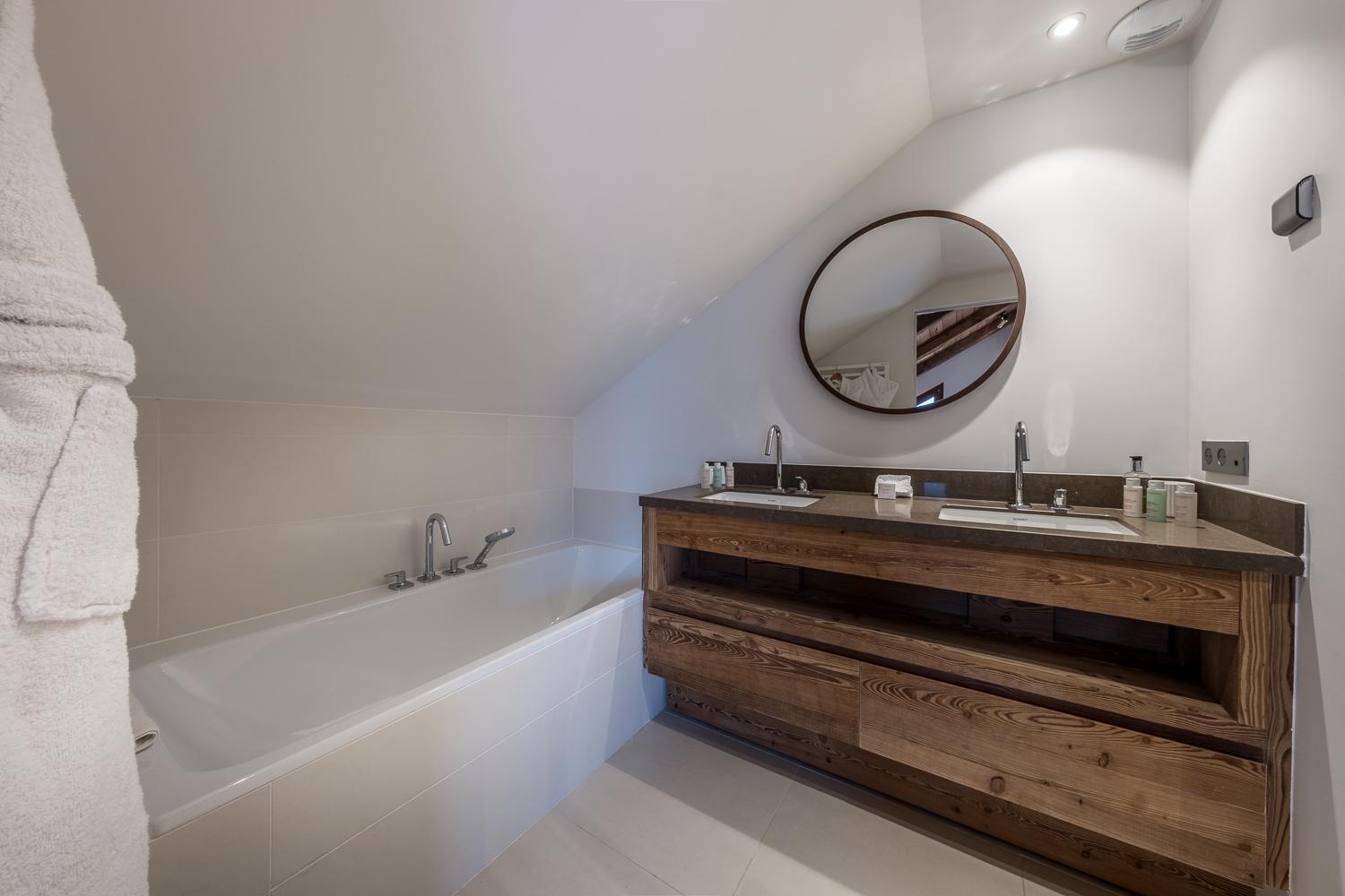 the-penthouse-of-yeti-meribe-bathroom-1453613