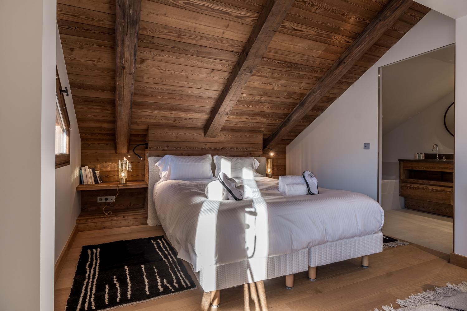 the-penthouse-of-yeti-meribe-bedroom-1453614