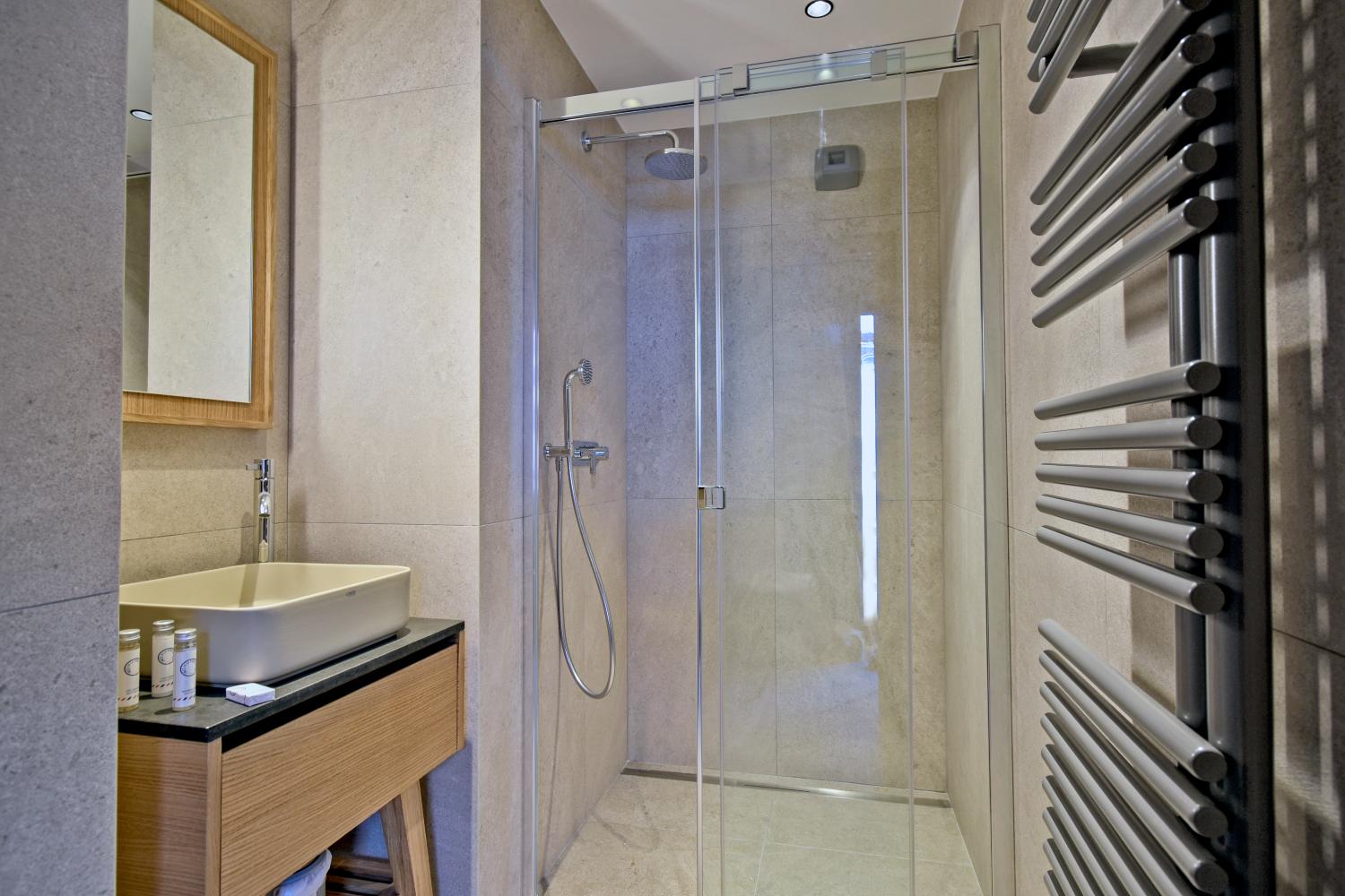 triplex-isba-barnes-meribel-bathroom-1453497