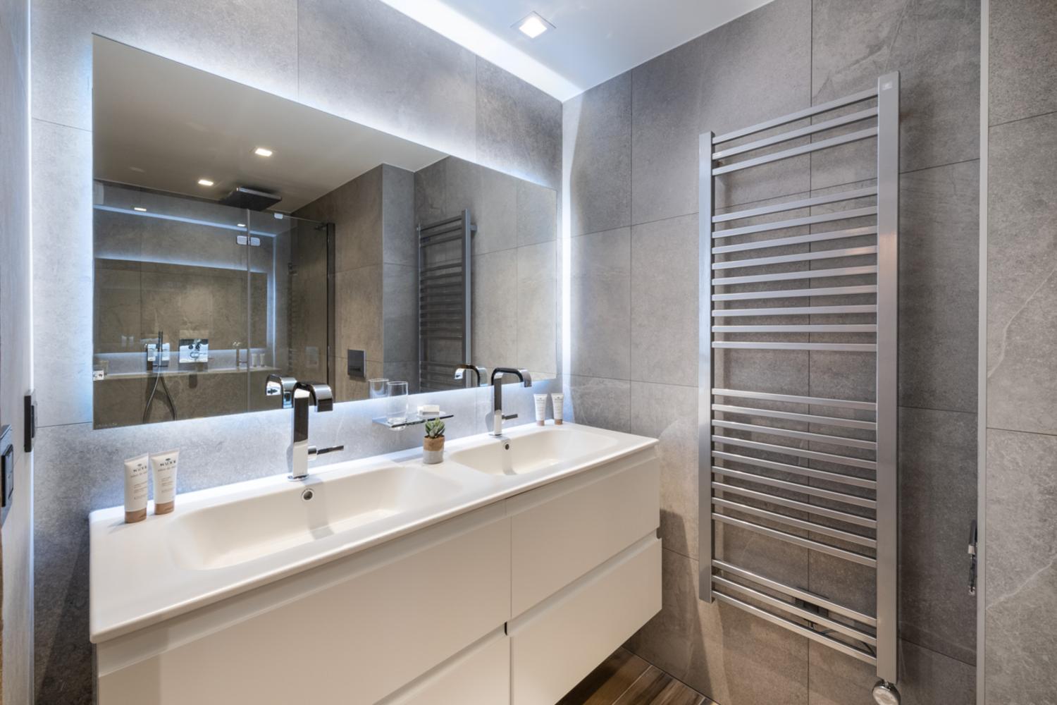 vail-lodge-val-disere-a22-015-760975