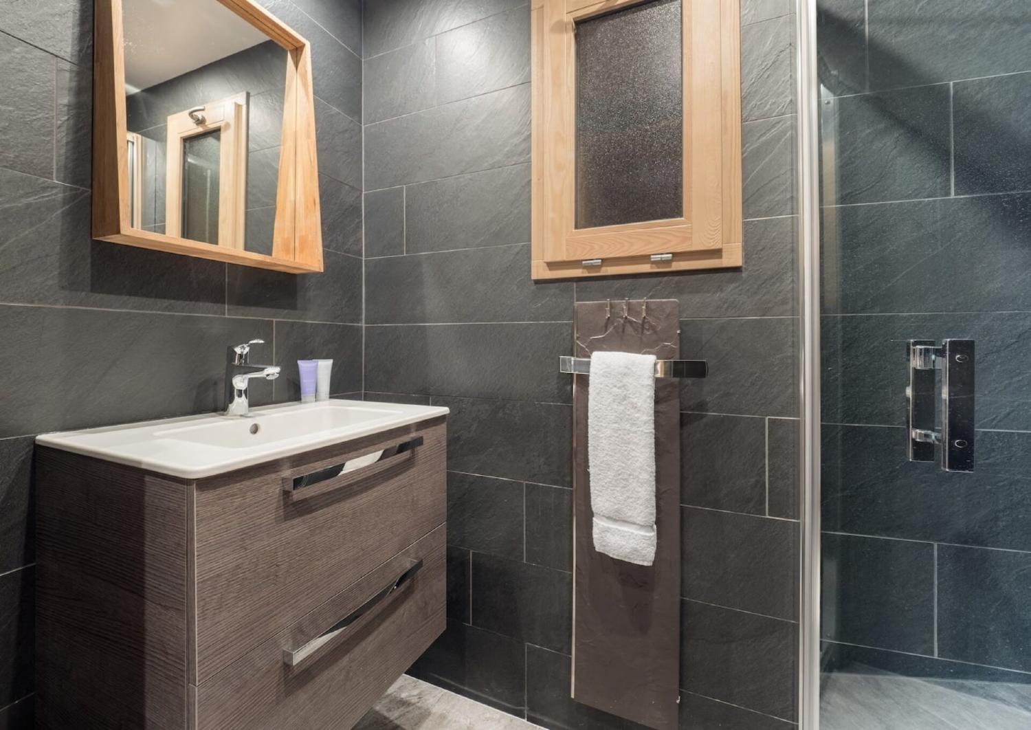 yukon-bathroom-1450056